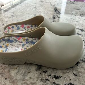 Muk Luks Gray Slippers Cozy Comfort